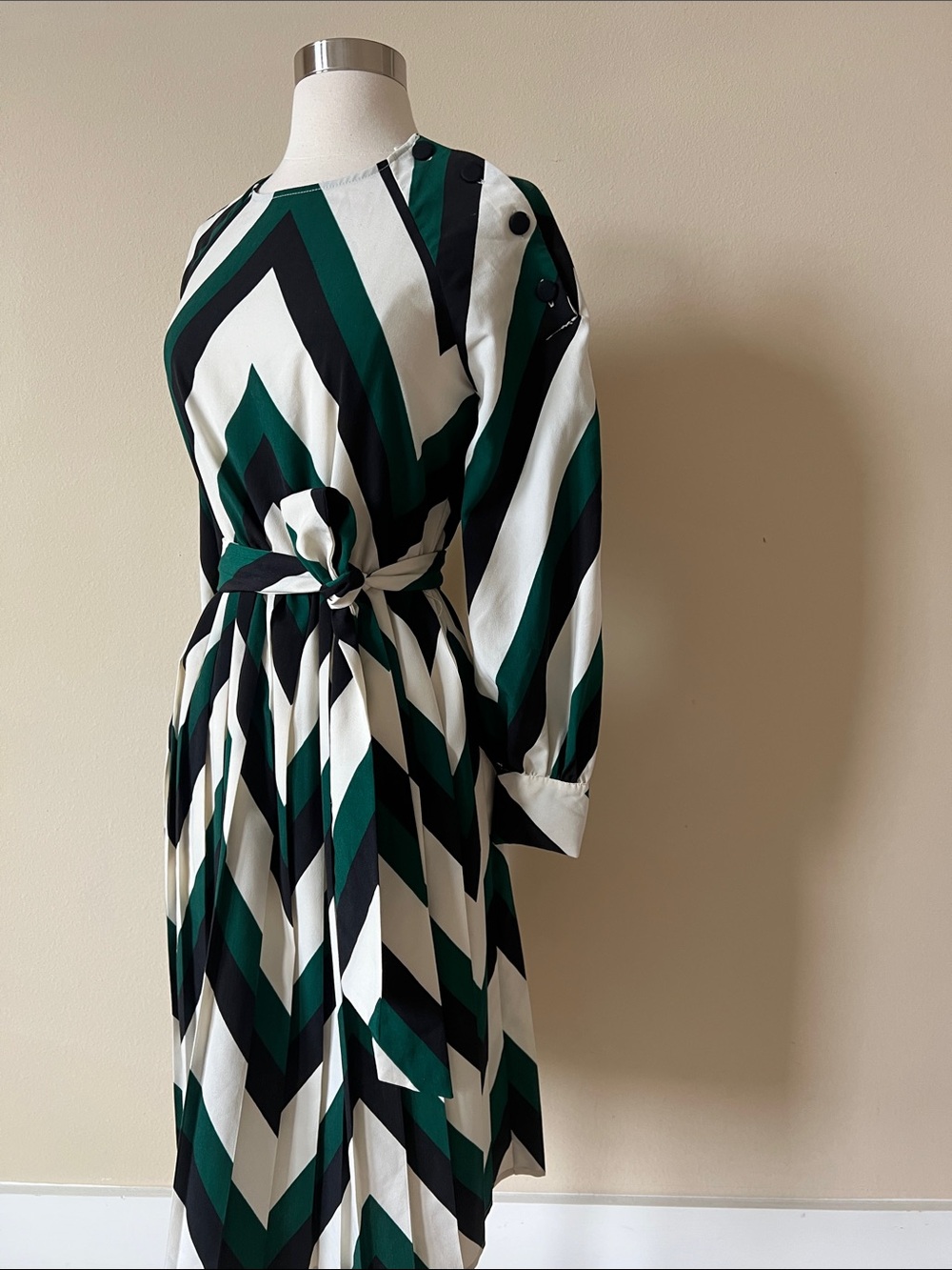 Who What Wear Green Black White Chevron Tie-Waist Long Sleeve Dress